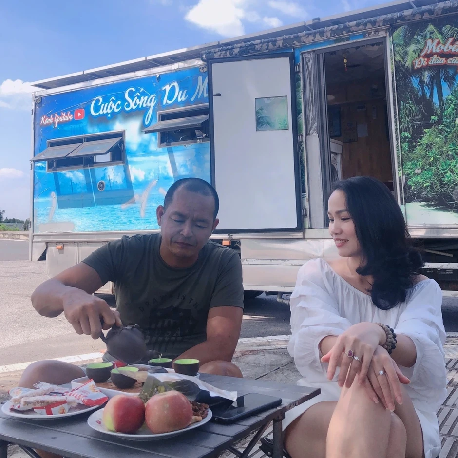 Vợ chồng Hà Nội chi 1,1 tỷ đồng làm “nhà di động”, sống trên xe suốt 5 năm Vợ chồng Hà Nội chi 1,1 tỷ đồng làm “nhà di động”, sống trên xe suốt 5 năm