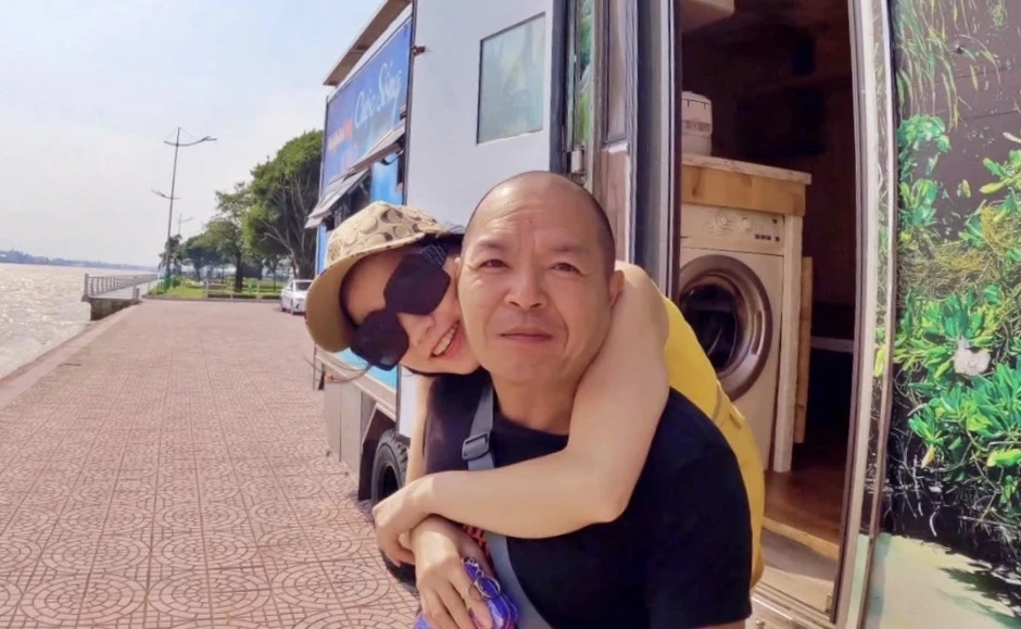 Vợ chồng Hà Nội chi 1,1 tỷ đồng làm “nhà di động”, sống trên xe suốt 5 năm Vợ chồng Hà Nội chi 1,1 tỷ đồng làm “nhà di động”, sống trên xe suốt 5 năm