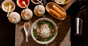Vừa thông báo đóng cửa, quán phở ở TPHCM bất ngờ được Michelin vinh danh