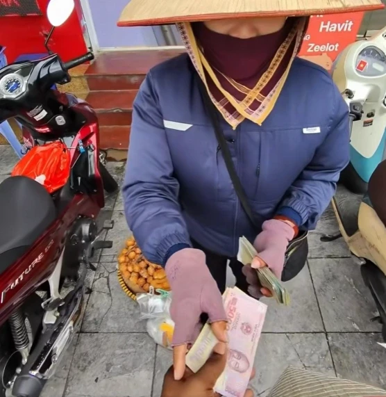 Xác minh vụ khách nước ngoài mua 11 chiếc bánh rán 420.000 đồng ở phố cổ Xác minh vụ khách nước ngoài mua 11 chiếc bánh rán 420.000 đồng ở phố cổ