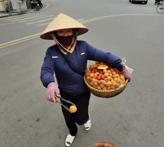 Xác minh vụ khách nước ngoài mua 11 chiếc bánh rán 420.000 đồng ở phố cổ Xác minh vụ khách nước ngoài mua 11 chiếc bánh rán 420.000 đồng ở phố cổ