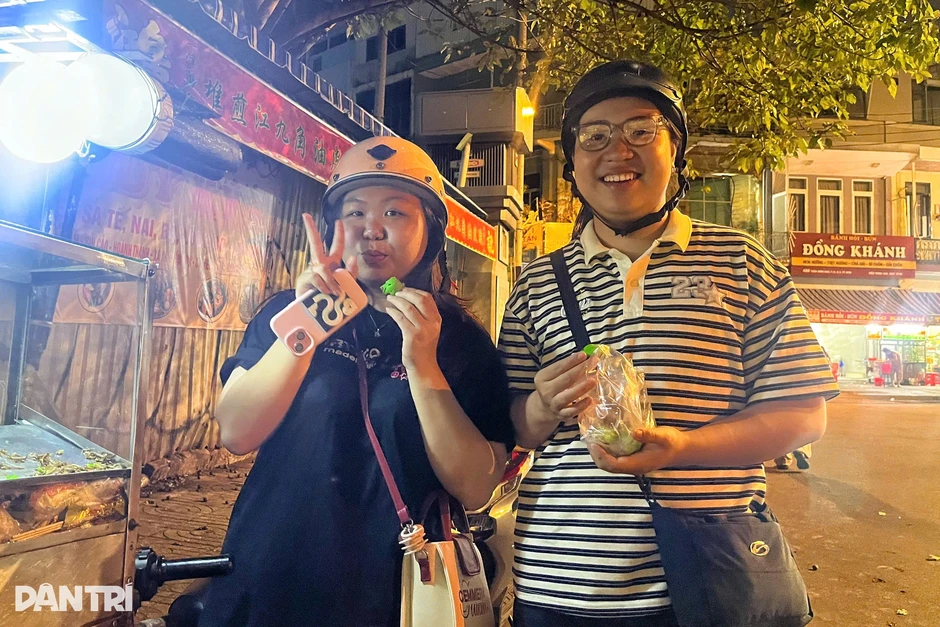 Xe “bánh bò ma” của ông lão chỉ xuất hiện 2 đêm mỗi tuần ở TPHCM Xe “bánh bò ma” của ông lão chỉ xuất hiện 2 đêm mỗi tuần ở TPHCM