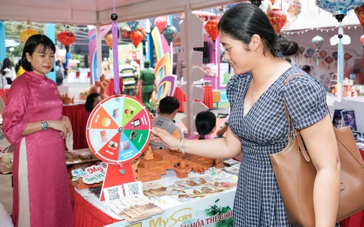 Xem xiếc, ăn ngon, trải nghiệm văn hóa 3 miền ở Ngày hội Du lịch TP.HCM Xem xiếc, ăn ngon, trải nghiệm văn hóa 3 miền ở Ngày hội Du lịch TP.HCM