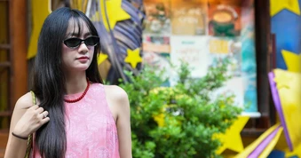 Xếp hàng check in cổng Trung thu dài 15 m trên phố cổ Hà Nội