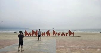 Xôn xao dòng chữ 'Da Nang Beach' cách điệu ở biển Đà Nẵng