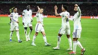 Aston Villa tại Europa League hơn cả một cuộc săn tiền