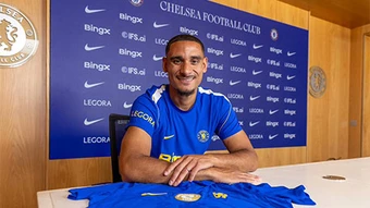 Chelsea ra mắt tân binh Maxence Lacroix với giá 52 triệu bảng