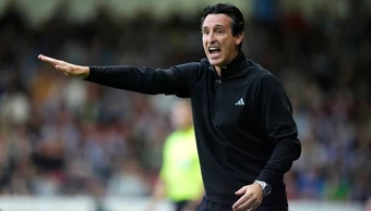 Emery nể phục lối đá khó chịu của Bologna trước thềm tứ kết