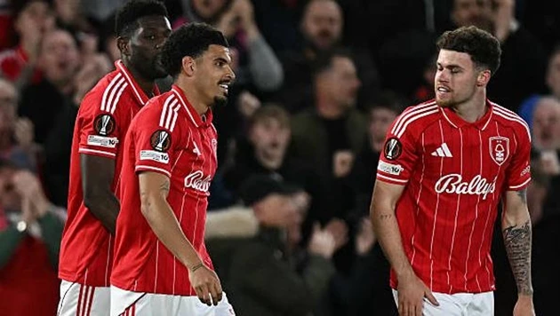 Forest hạ 10 người Porto để vào bán kết Europa League Forest hạ 10 người Porto để vào bán kết Europa League