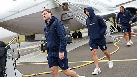 Kịch bản khó tin ở Europa League: Đội khách mắc kẹt trên máy bay khiến trận đấu phải hoãn Kịch bản khó tin ở Europa League: Đội khách mắc kẹt trên máy bay khiến trận đấu phải hoãn