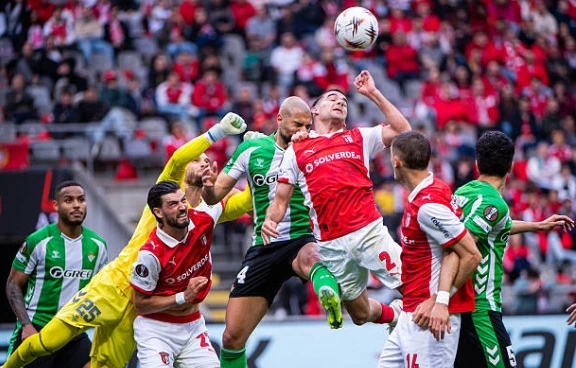 Ngược dòng hụt, Betis cầm chân Braga bằng quả penalty Ngược dòng hụt, Betis cầm chân Braga bằng quả penalty