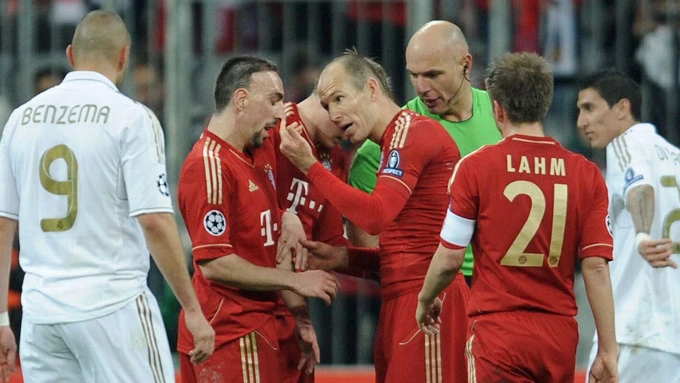 Ribery & cú đấm vào mặt Robben làm Bayern rung chuyển Ribery & cú đấm vào mặt Robben làm Bayern rung chuyển