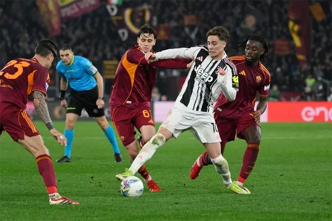 Roma trượt dài sau 2 tuần ác mộng, nguy cơ hụt vé Champions League Roma trượt dài sau 2 tuần ác mộng, nguy cơ hụt vé Champions League