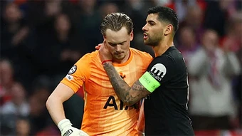Romero yêu cầu Tudor rút Kinsky khỏi sân?