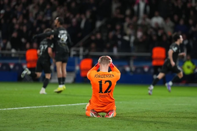 Thủ môn Chelsea mắc sai lầm tai hại, tái hiện 'thảm họa Kinsky' trước PSG Thủ môn Chelsea mắc sai lầm tai hại, tái hiện 'thảm họa Kinsky' trước PSG