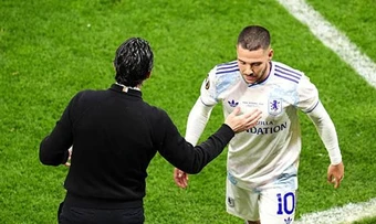 Unai Emery lý giải việc Buendia tức giận dù Villa lên ngôi