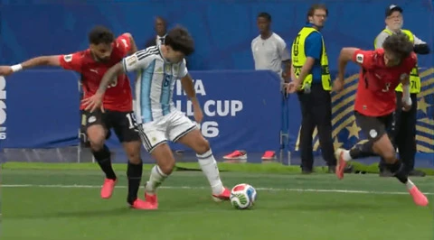 VAR đúng hay sai khi từ chối bàn của Ai Cập trước Argentina? VAR đúng hay sai khi từ chối bàn của Ai Cập trước Argentina?