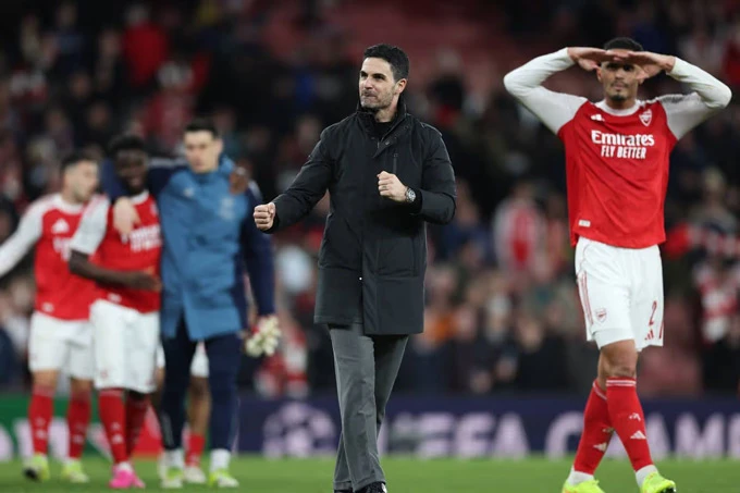 Vì sao MU và Liverpool nên chia vui với Arsenal? Vì sao MU và Liverpool nên chia vui với Arsenal?