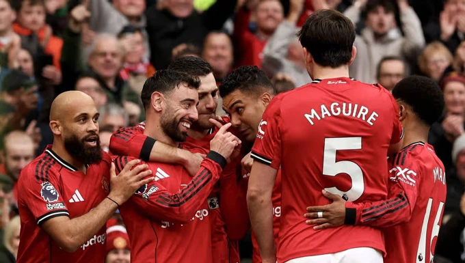Vì sao MU và Liverpool nên chia vui với Arsenal? Vì sao MU và Liverpool nên chia vui với Arsenal?