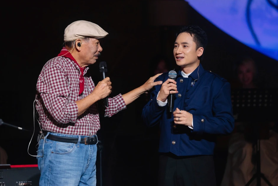 “Anh Trịnh Công Sơn nói với tôi: Tiến à, mình già quá rồi, không nên lên sân khấu nữa” “Anh Trịnh Công Sơn nói với tôi: Tiến à, mình già quá rồi, không nên lên sân khấu nữa”