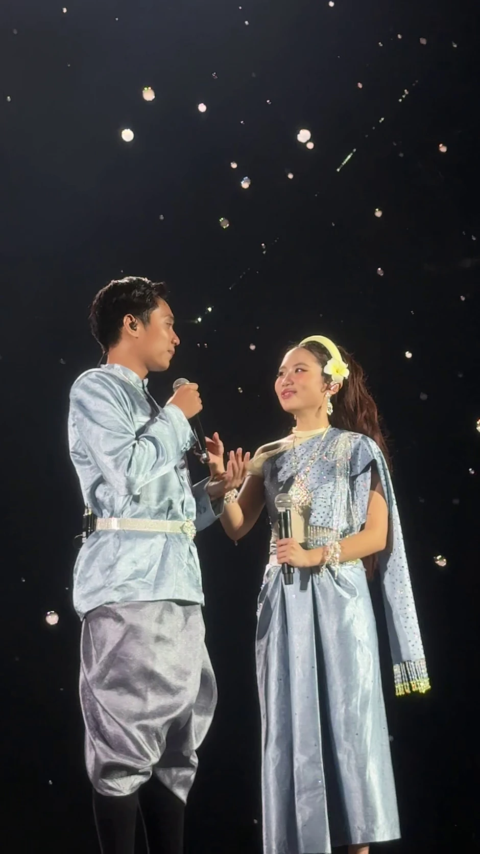 “Chú rể” của Phương Mỹ Chi bày tỏ trong đám cưới tại TP.HCM: "Được gặp em là điều rất đặc biệt" “Chú rể” của Phương Mỹ Chi bày tỏ trong đám cưới tại TP.HCM: "Được gặp em là điều rất đặc biệt"