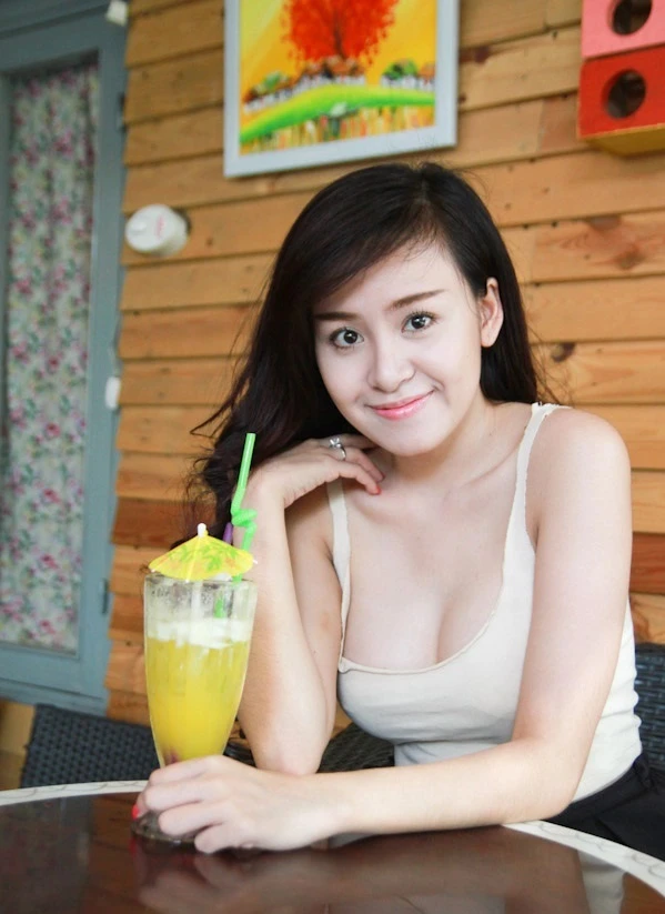 “Hiện tượng mạng” Bà Tưng giờ bán cà phê, cuộc sống an phận khiến nhiều người bất ngờ