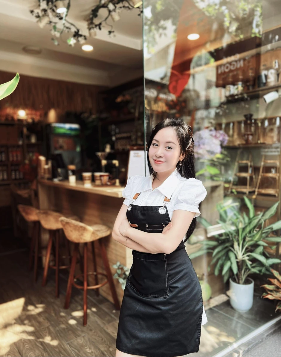 “Hiện tượng mạng” Bà Tưng giờ bán cà phê, cuộc sống an phận khiến nhiều người bất ngờ