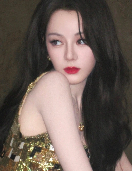 “Mỹ nhân Tân Cương” Địch Lệ Nhiệt Ba đang hẹn hò thiếu gia kém 8 tuổi? “Mỹ nhân Tân Cương” Địch Lệ Nhiệt Ba đang hẹn hò thiếu gia kém 8 tuổi?