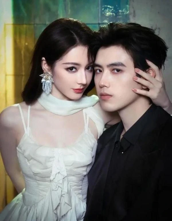 “Mỹ nhân Tân Cương” Địch Lệ Nhiệt Ba đang hẹn hò thiếu gia kém 8 tuổi? “Mỹ nhân Tân Cương” Địch Lệ Nhiệt Ba đang hẹn hò thiếu gia kém 8 tuổi?