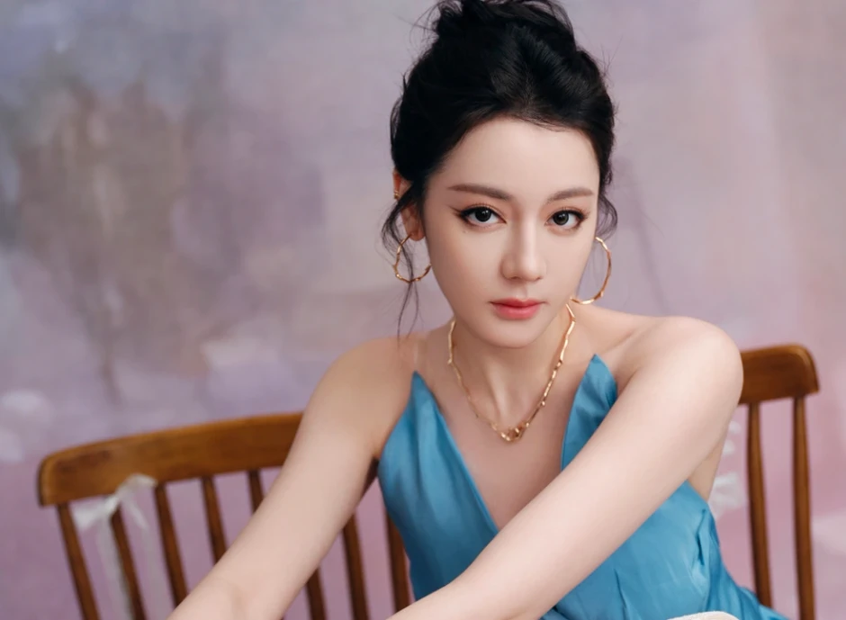 “Mỹ nhân Tân Cương” Địch Lệ Nhiệt Ba đang hẹn hò thiếu gia kém 8 tuổi? “Mỹ nhân Tân Cương” Địch Lệ Nhiệt Ba đang hẹn hò thiếu gia kém 8 tuổi?