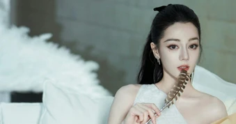 “Mỹ nhân Tân Cương” Địch Lệ Nhiệt Ba đang hẹn hò thiếu gia kém 8 tuổi?