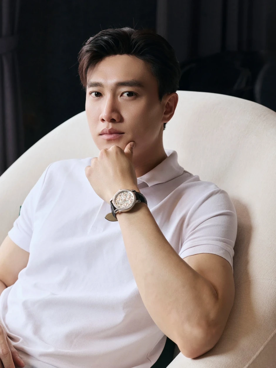 “Nam thần màn ảnh” Quốc Trường gây choáng với mặt sạm đen, tóc ngắn cũn “Nam thần màn ảnh” Quốc Trường gây choáng với mặt sạm đen, tóc ngắn cũn