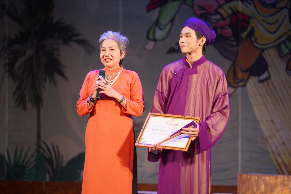 “Nắm xôi kỳ diệu" đưa chèo đến gần khán giả nhí dịp Quốc tế Thiếu nhi “Nắm xôi kỳ diệu" đưa chèo đến gần khán giả nhí dịp Quốc tế Thiếu nhi