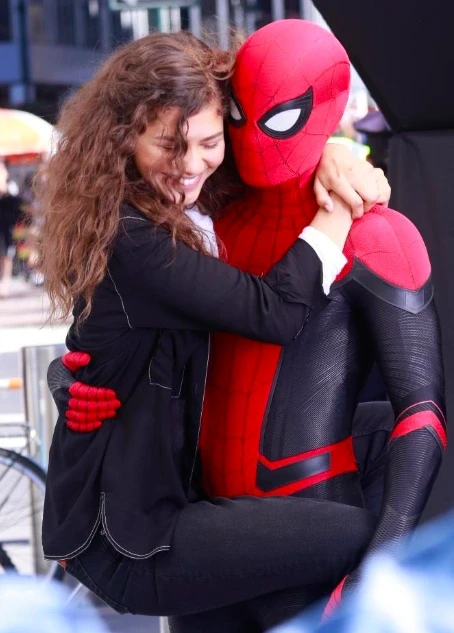 “Người Nhện” Tom Holland gọi Zendaya là “vợ”, hé lộ cuộc hôn nhân bí mật “Người Nhện” Tom Holland gọi Zendaya là “vợ”, hé lộ cuộc hôn nhân bí mật