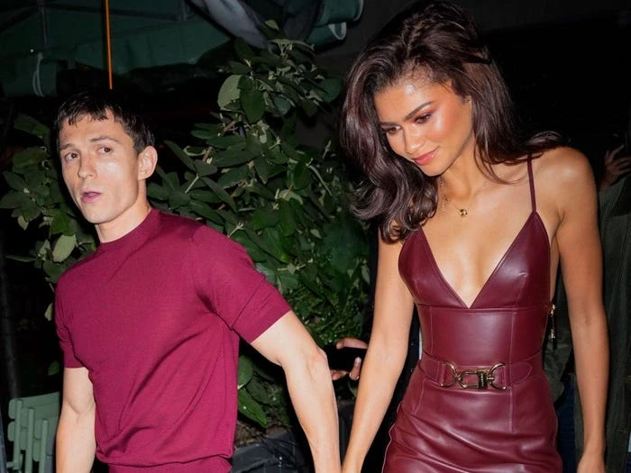 “Người Nhện” Tom Holland gọi Zendaya là “vợ”, hé lộ cuộc hôn nhân bí mật “Người Nhện” Tom Holland gọi Zendaya là “vợ”, hé lộ cuộc hôn nhân bí mật