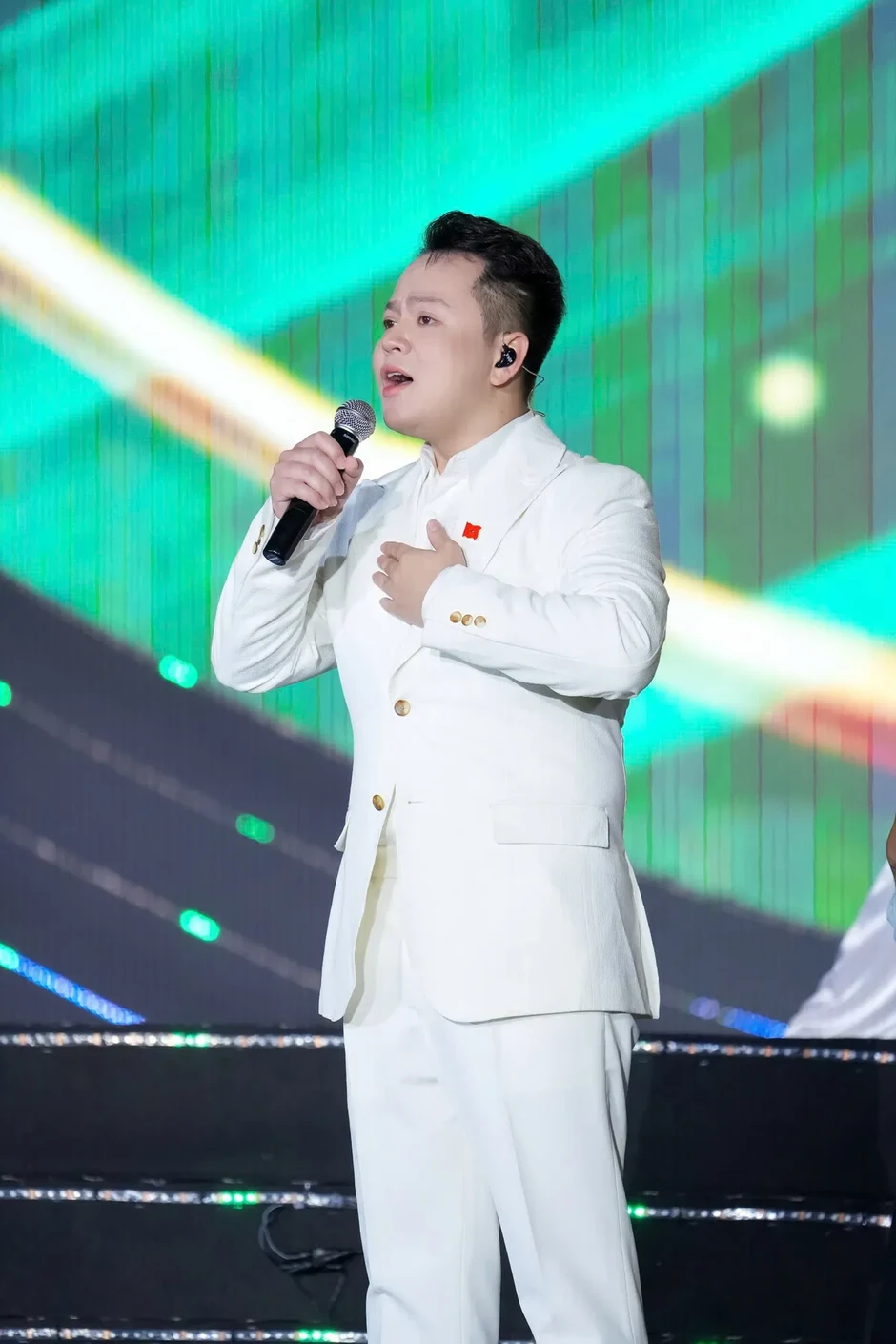 “Nốt trầm” ví dặm của Lê Thang Phong làm xao xuyến khán giả tại concert “Âm vang Tổ quốc” “Nốt trầm” ví dặm của Lê Thang Phong làm xao xuyến khán giả tại concert “Âm vang Tổ quốc”