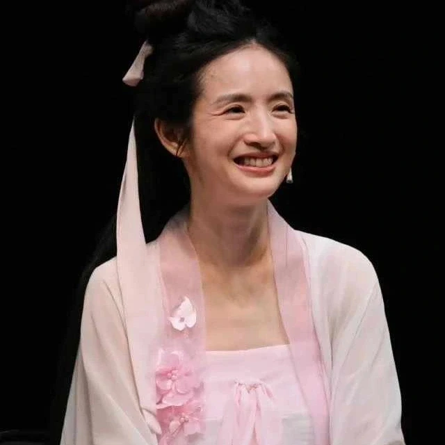 “Nữ thần thanh xuân”: Gây sốc vì vẻ ngoài lão hóa, 10 năm hôn nhân xa cách “Nữ thần thanh xuân”: Gây sốc vì vẻ ngoài lão hóa, 10 năm hôn nhân xa cách