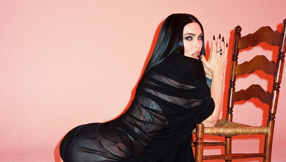 “Quả bom gợi cảm” Megan Fox chụp ảnh táo bạo sau 4 lần sinh nở