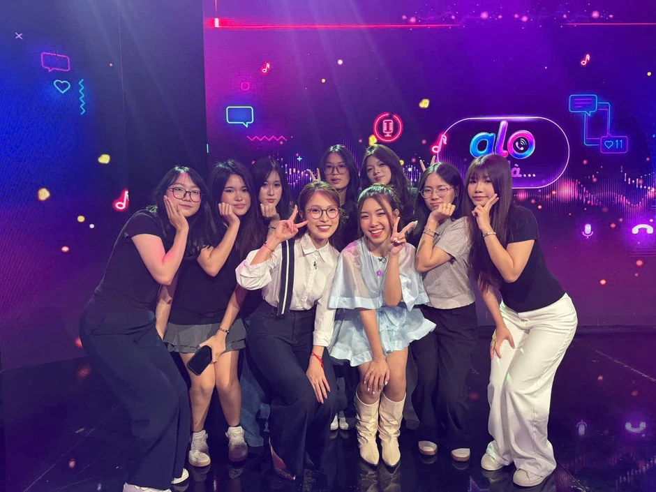 "Alo đây là..." lên sóng số đầu tiên trên VTV "Alo đây là..." lên sóng số đầu tiên trên VTV