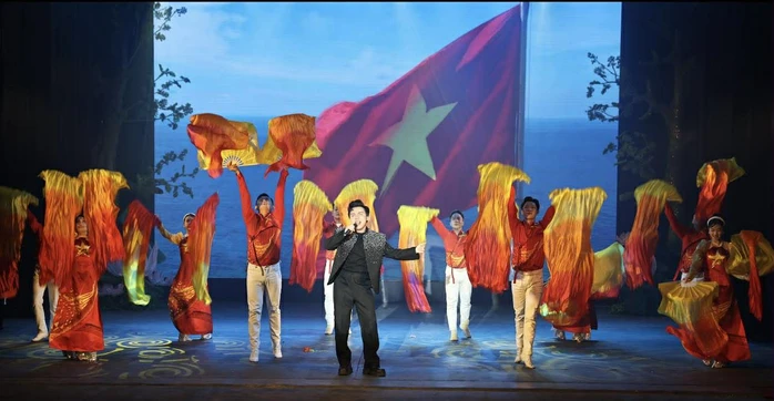 "Bắc – Nam một dải xuân hồng": Đêm nghệ thuật kết nối hai miền rực rỡ giữa lòng Hà Nội "Bắc – Nam một dải xuân hồng": Đêm nghệ thuật kết nối hai miền rực rỡ giữa lòng Hà Nội