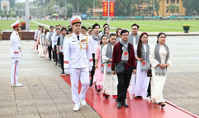 "Bắc – Nam một dải xuân hồng": Đêm nghệ thuật kết nối hai miền rực rỡ giữa lòng Hà Nội "Bắc – Nam một dải xuân hồng": Đêm nghệ thuật kết nối hai miền rực rỡ giữa lòng Hà Nội