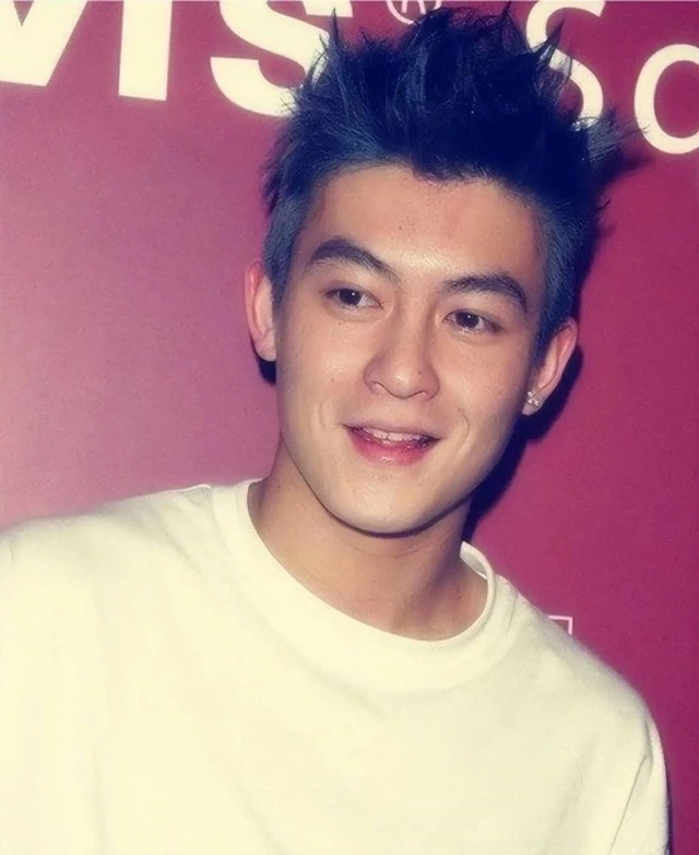 "Badboy khét tiếng" gầy rộc già chát gây sốc, vì 1.300 tấm ảnh mà vĩnh viễn bị showbiz "cấm cửa" "Badboy khét tiếng" gầy rộc già chát gây sốc, vì 1.300 tấm ảnh mà vĩnh viễn bị showbiz "cấm cửa"