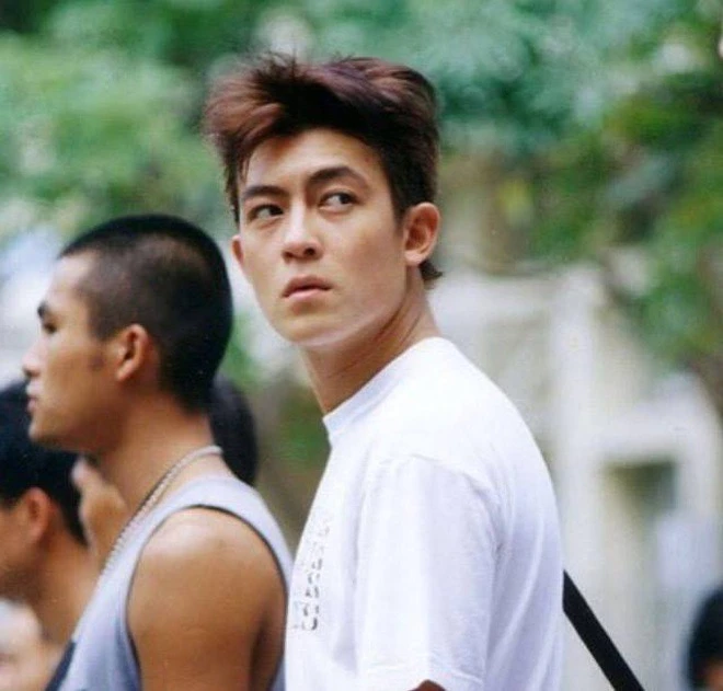 "Badboy khét tiếng" gầy rộc già chát gây sốc, vì 1.300 tấm ảnh mà vĩnh viễn bị showbiz "cấm cửa" "Badboy khét tiếng" gầy rộc già chát gây sốc, vì 1.300 tấm ảnh mà vĩnh viễn bị showbiz "cấm cửa"
