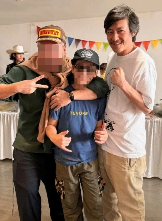 "Badboy khét tiếng" gầy rộc già chát gây sốc, vì 1.300 tấm ảnh mà vĩnh viễn bị showbiz "cấm cửa" "Badboy khét tiếng" gầy rộc già chát gây sốc, vì 1.300 tấm ảnh mà vĩnh viễn bị showbiz "cấm cửa"