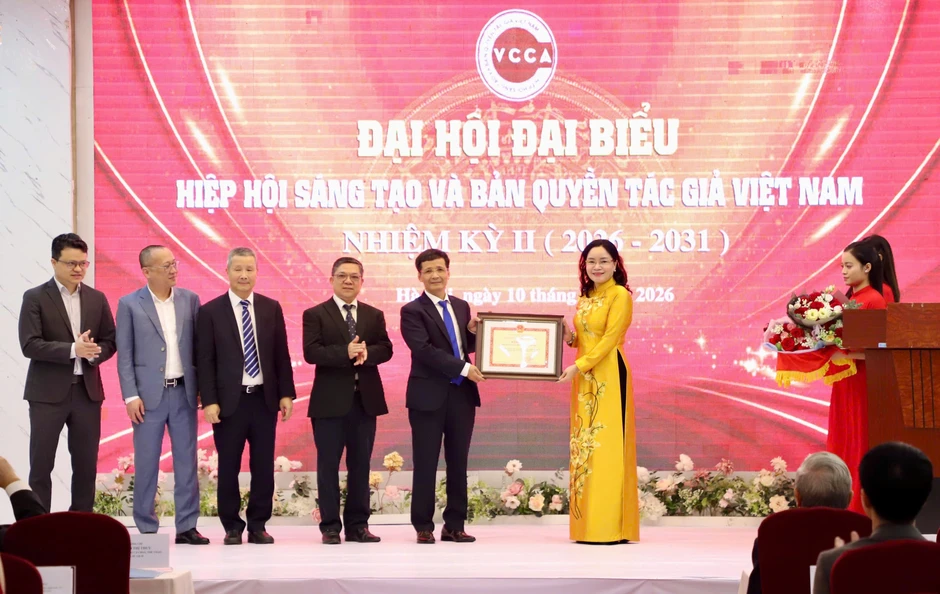 "Bảo vệ quyền chưa đủ để hình thành một ngành công nghiệp văn hóa mạnh” "Bảo vệ quyền chưa đủ để hình thành một ngành công nghiệp văn hóa mạnh”