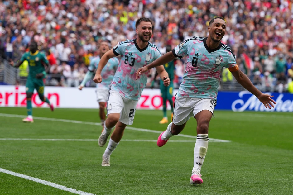 "Bi kịch" FIFA World Cup 2026™: ĐT Senegal làm nền cho màn ngược dòng kinh điển của ĐT Bỉ "Bi kịch" FIFA World Cup 2026™: ĐT Senegal làm nền cho màn ngược dòng kinh điển của ĐT Bỉ