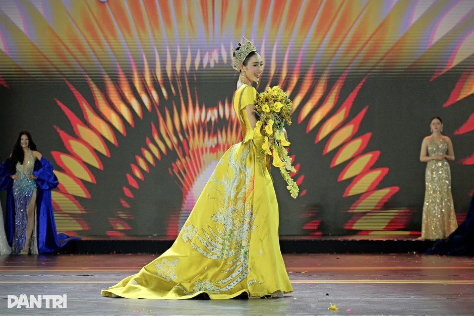 "Bông hồng lai" Emoura Phạm đăng quang Miss Grand Vietnam 2026 "Bông hồng lai" Emoura Phạm đăng quang Miss Grand Vietnam 2026