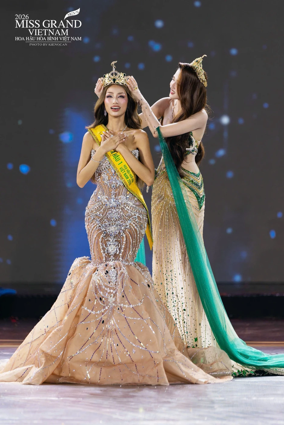 "Bông hồng lai" Emoura Phạm đăng quang Miss Grand Vietnam 2026 "Bông hồng lai" Emoura Phạm đăng quang Miss Grand Vietnam 2026