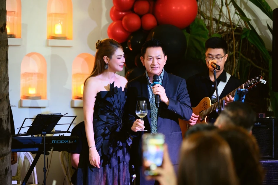 "Búp bê" Thanh Thảo xúc động trước hành động đặc biệt của chồng Việt kiều "Búp bê" Thanh Thảo xúc động trước hành động đặc biệt của chồng Việt kiều