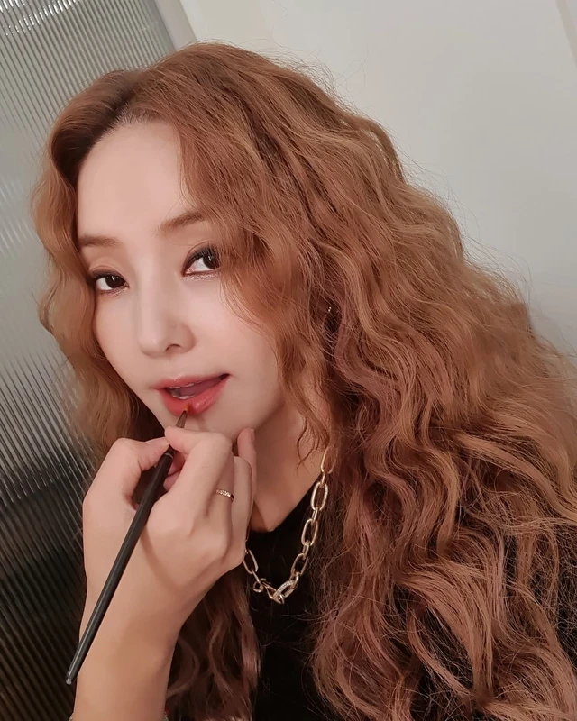 "Búp bê xứ Hàn" bỏ phố về quê, muốn ăn gì cũng phải chờ giao bằng thuyền "Búp bê xứ Hàn" bỏ phố về quê, muốn ăn gì cũng phải chờ giao bằng thuyền